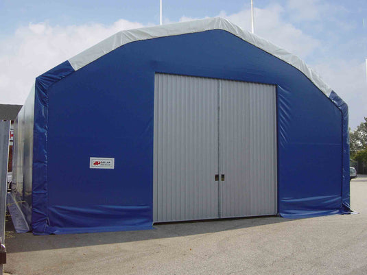 Angaras 10x20 m, sienos aukštis 3,5 m.