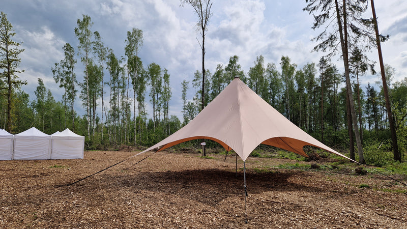 Load image in gallery view, Star-shaped tent - for rent
